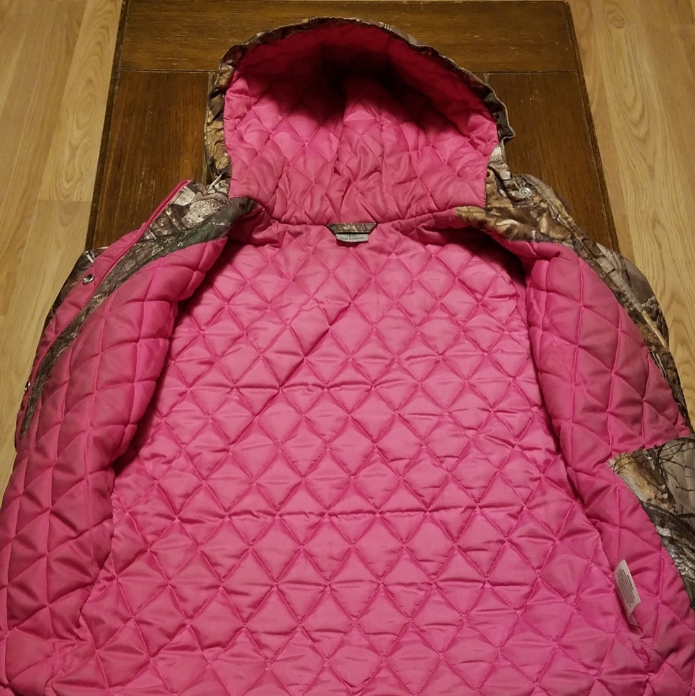 Girls Carhartt camo and pink Realtree jacket